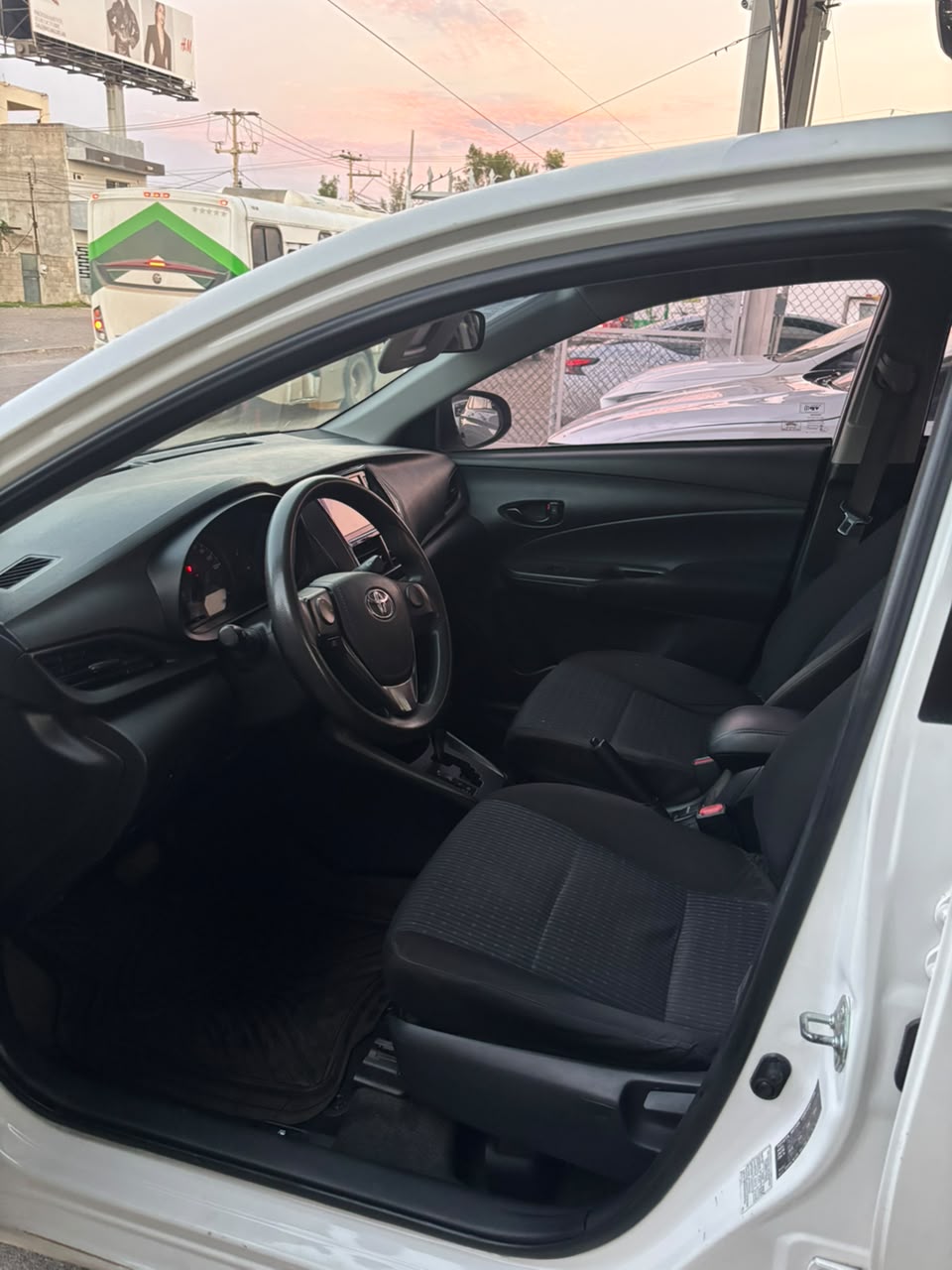 Toyota Yaris Core 2022 — imagen 8