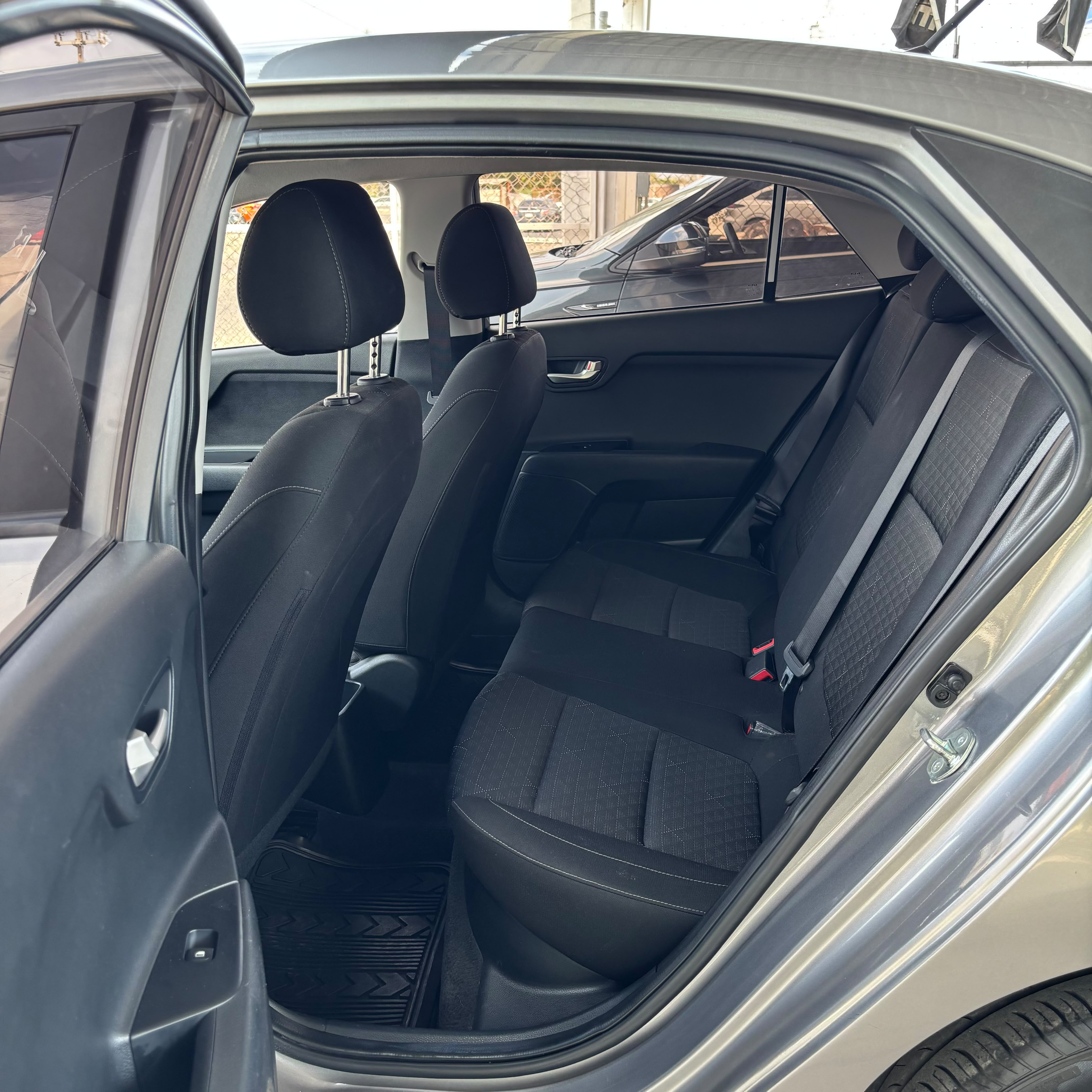 Kia RIO L 2023 — imagen 6