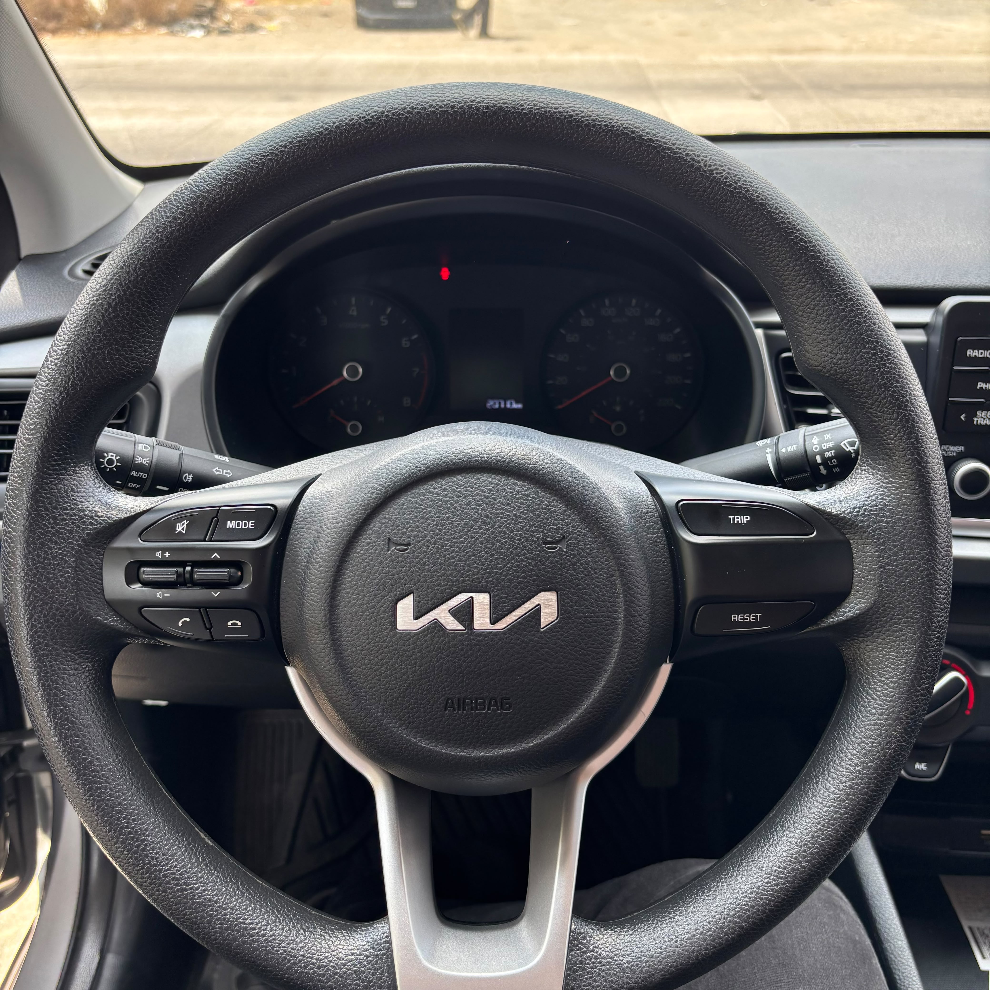 Kia RIO L 2023 — imagen 9