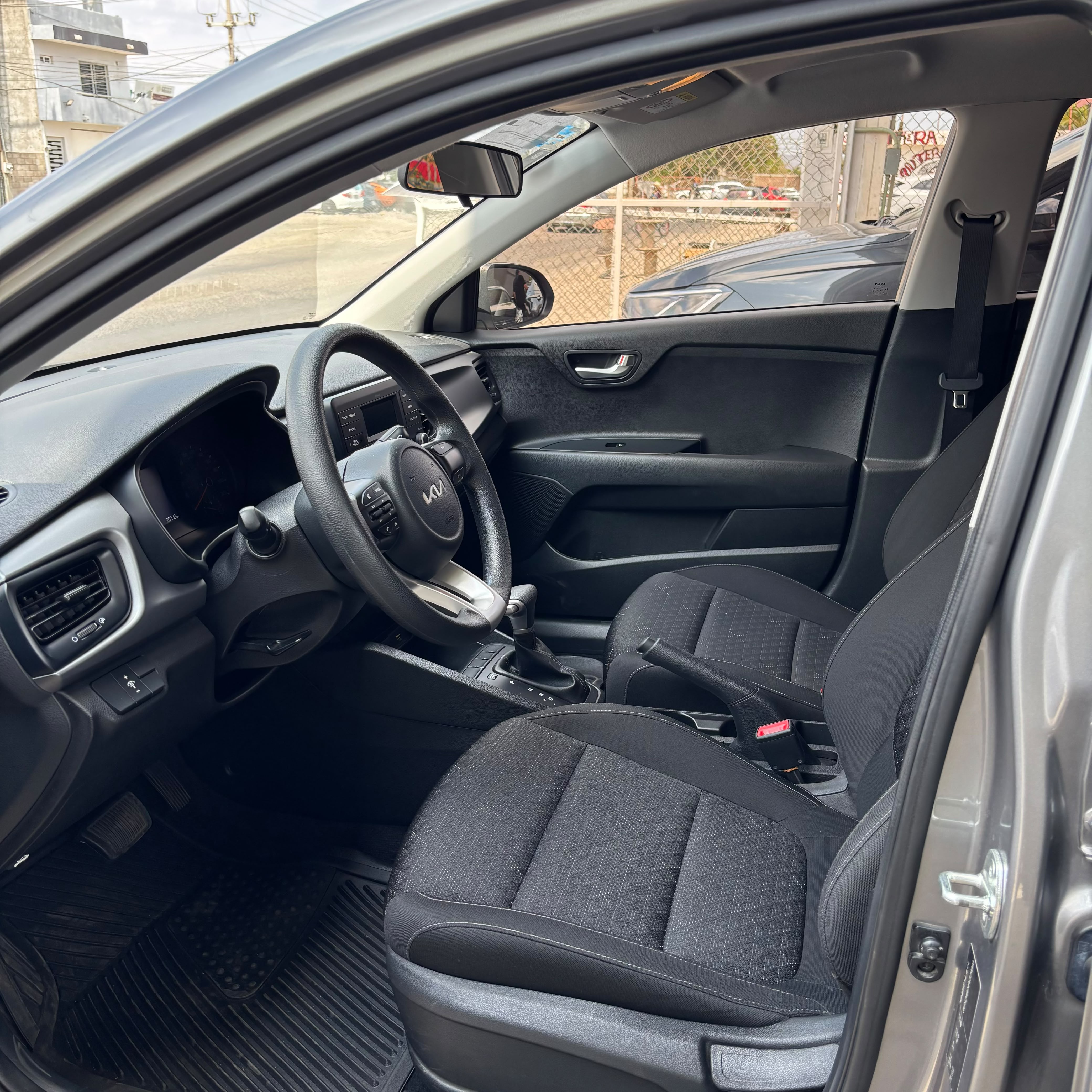 Kia RIO L 2023 — imagen 10