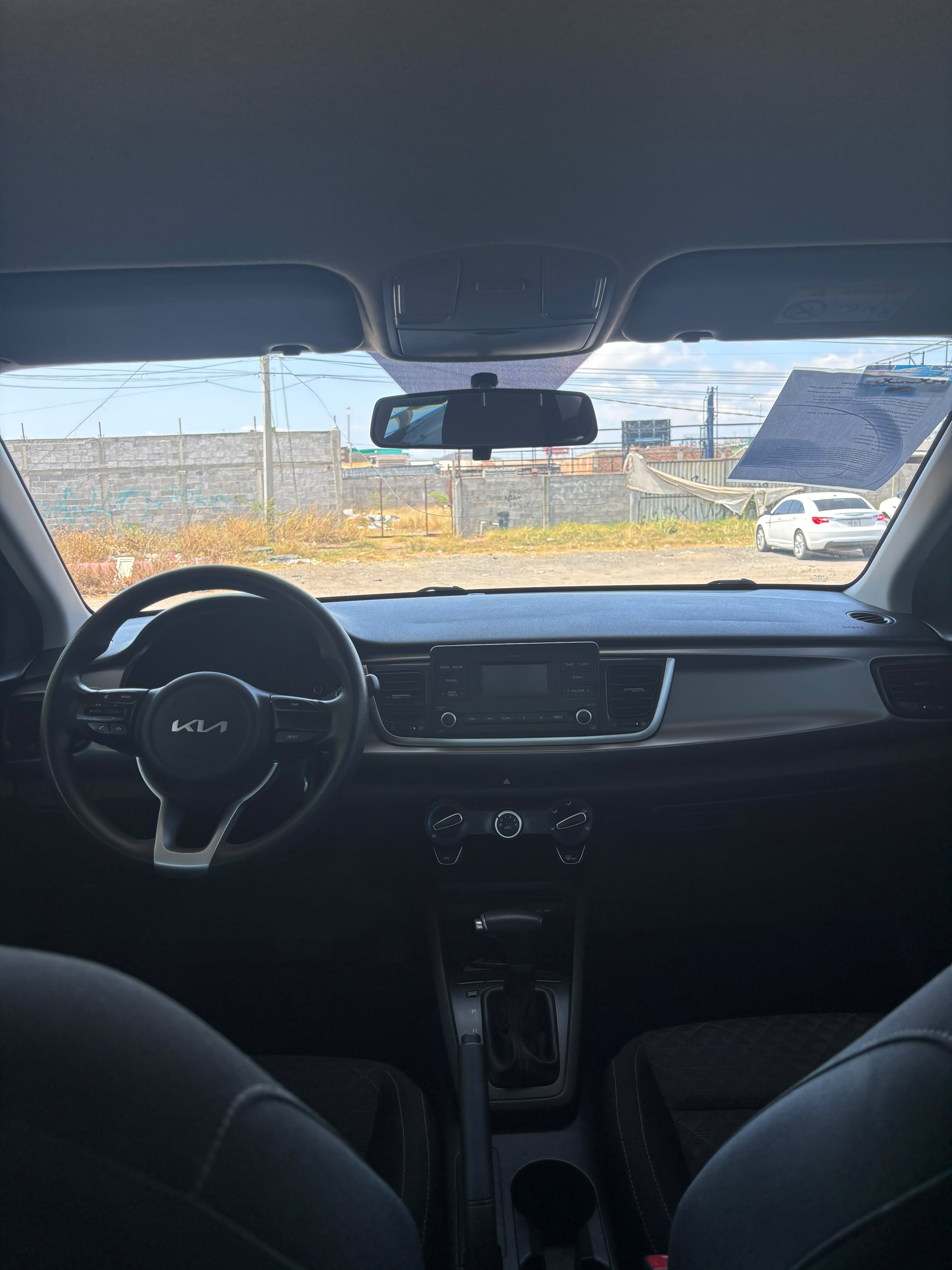 Kia RIO L 2022 — imagen 8