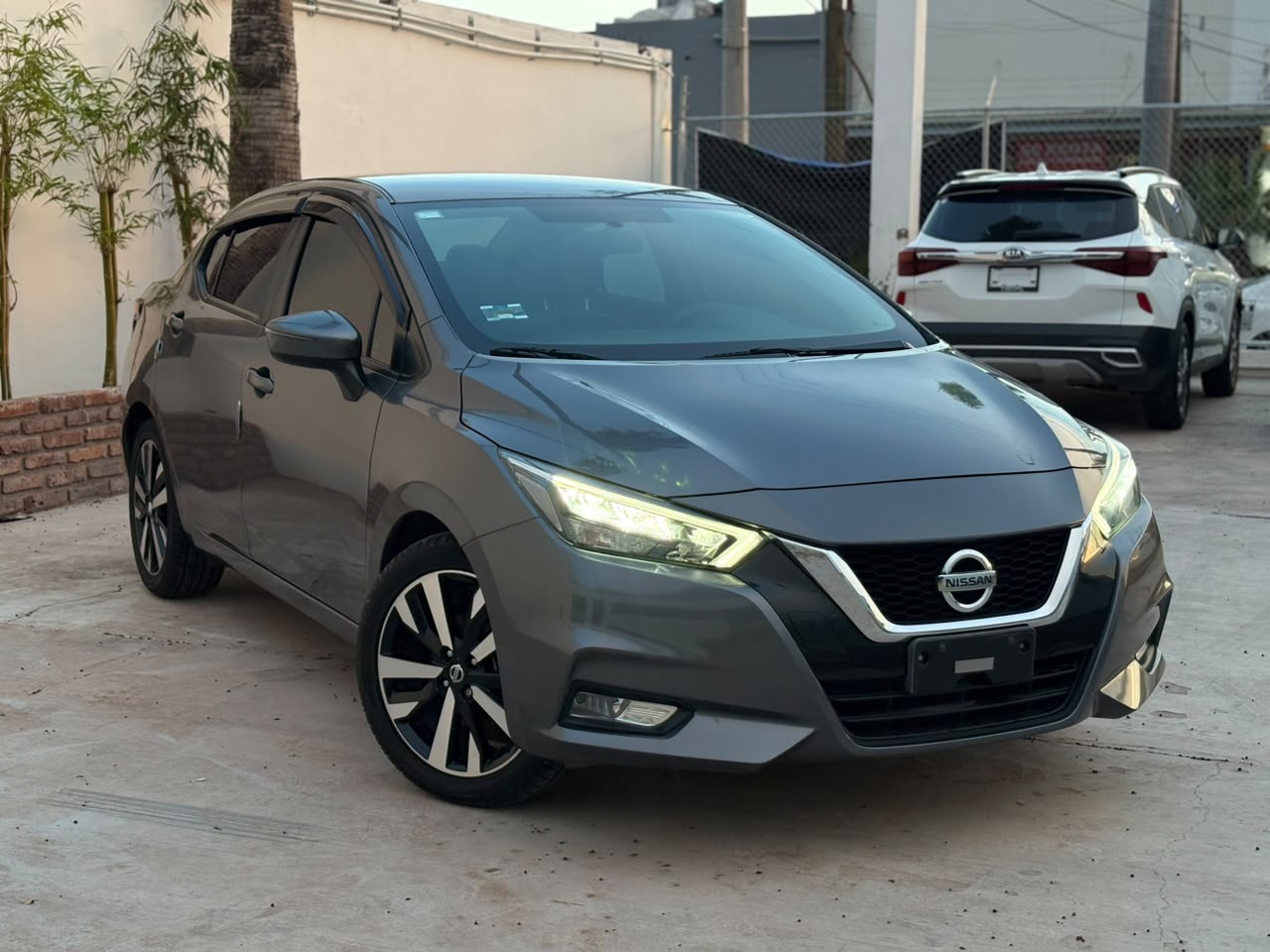 Nissan VERSA EXCLUSIVE 2022 — imagen 2