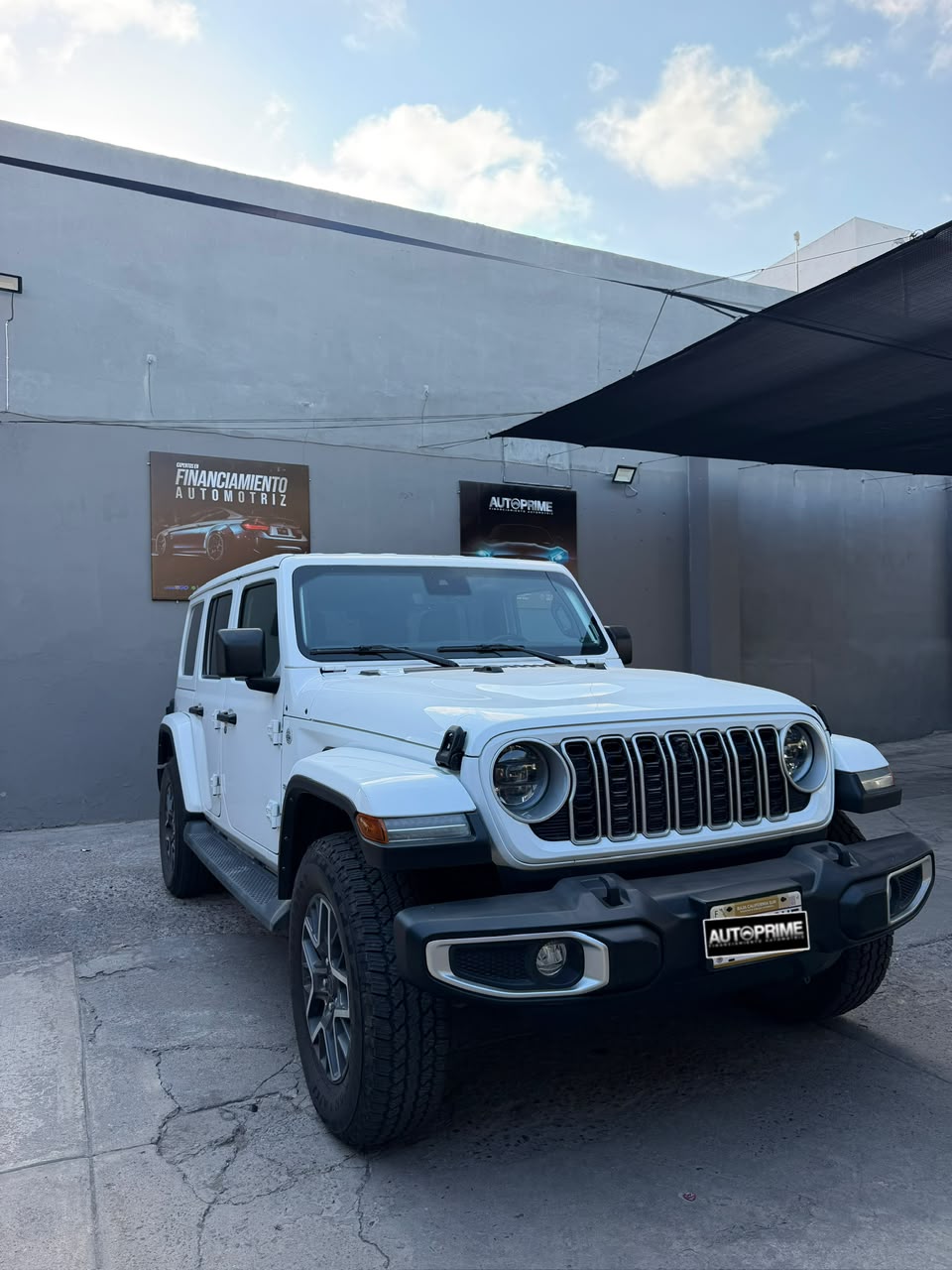 Jeep SAHARA 2024