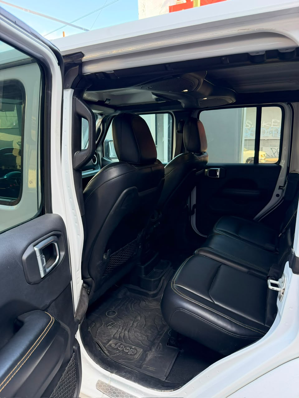 Jeep SAHARA 2024 — imagen 3
