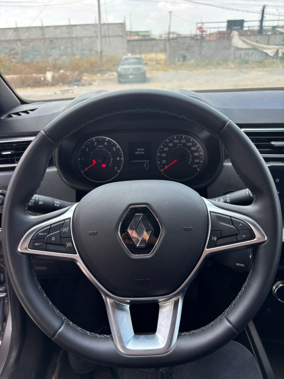 Renault  Duster Iconic  2024 — imagen 2